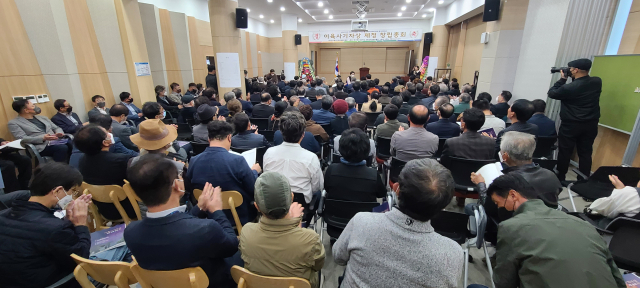 17일 안동 경북콘텐츠진흥원에서 이육사 기자상 제정위원회가 창립 총회를 갖고 본격 활동에 들어갔다. 암울했던 일제 강점기 육사 이원록의 기자정신을 선양하고 정론직필 언론 환경을 위해 노력하기로 했다. 엄재진 기자