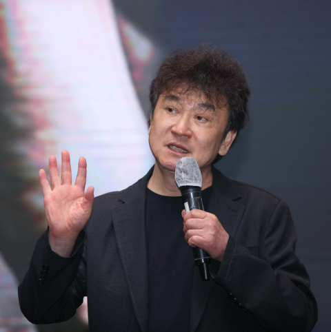 김진명 소설가가 17일 대구 그랜드호텔 다이너스티홀에서 열린 매일 탑 리더스 아카데미에서