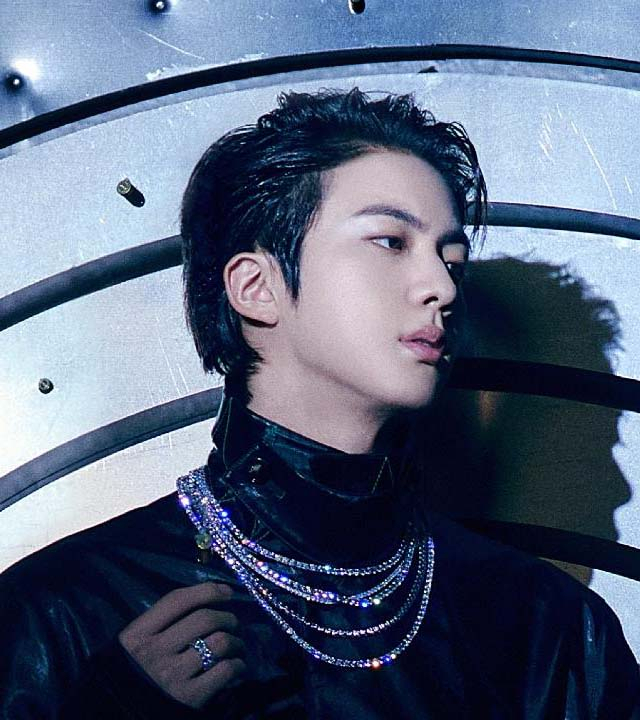 그룹 방탄소년단(BTS)이 17일 맏형 진을 필두로 입대를 전격 선언했다. 사진은 방탄소년단 진. 연합뉴스