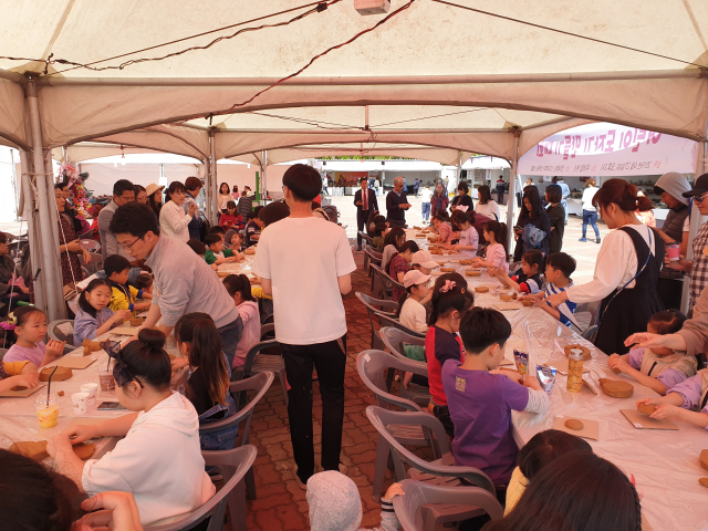 경주도자기축제가 21일부터 30일까지 10일간 황성공원 실내체육관 앞 광장에서 열린다, 경주시 제공