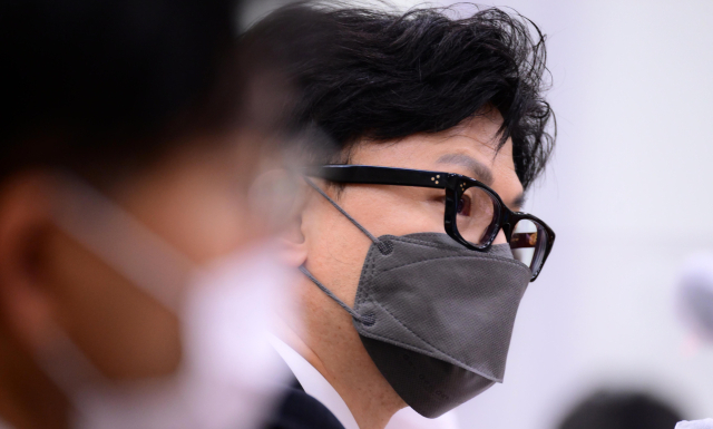 한동훈 법무부 장관이 6일 국회 법제사법위원회에서 열린 법무부·대한법률구조공단·한국법무보호복지공단 등에 대한 국정감사에서 의원질의에 답변하고 있다. 연합뉴스