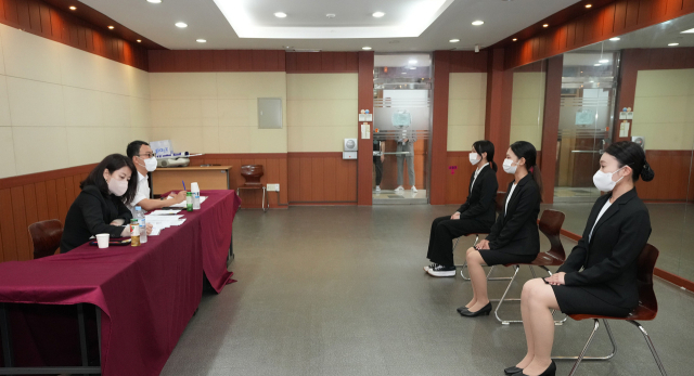 그랜드하얏트제주의 영진전문대 재학생 면접 모습. 영진전문대