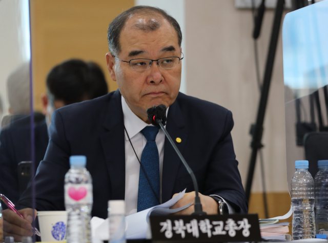 13일 대구시교육청에서 2022년도 국회 교육위원회의 국정감사가 진행되고 있다. 홍원화 경북대 총장이 질의를 받고 있다. 연합뉴스