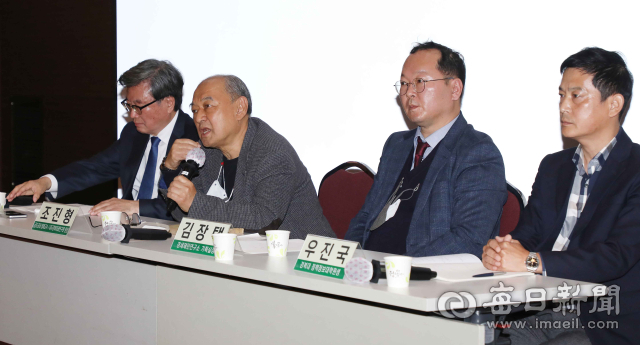20일 오후 대구경북디자인진흥원에서 열린 제2민족중흥을 위한 박정희정신계승사업회 창립총회에 앞서 토론자들이