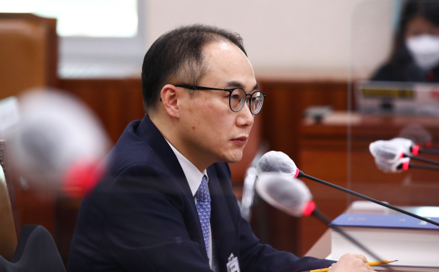이원석 검찰총장이 20일 국회 법제사법위원회에서 열린 대검찰청 국정감사에서 의원 질의를 듣고 있다. 연합뉴스