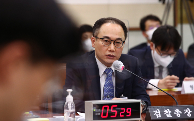 이원석 검찰총장이 20일 국회 법제사법위원회에서 열린 대검찰청 국정감사에서 의원 질의에 답변하고 있다. 연합뉴스