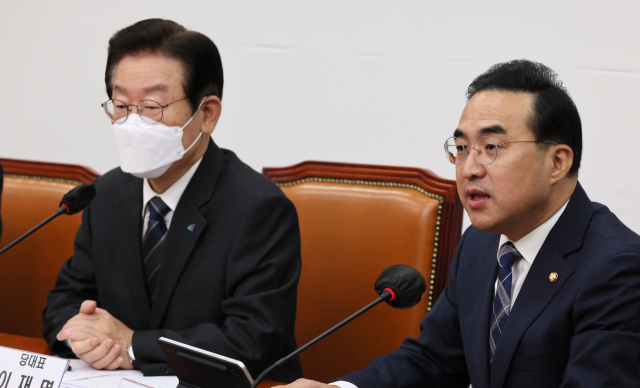 더불어민주당 박홍근 원내대표가 21일 국회에서 열린 최고위원회의에서 발언하고 있다. 연합뉴스