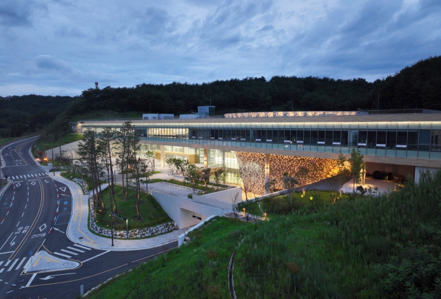 안동시가 국제회의 성공개최를 통해 안동형 국제회의의 국제적 위상을 높여 마이스산업 중심도시로 도약을 준비하고 있다. 사진은 국제회의추진단 회의 모습. 안동시 제공