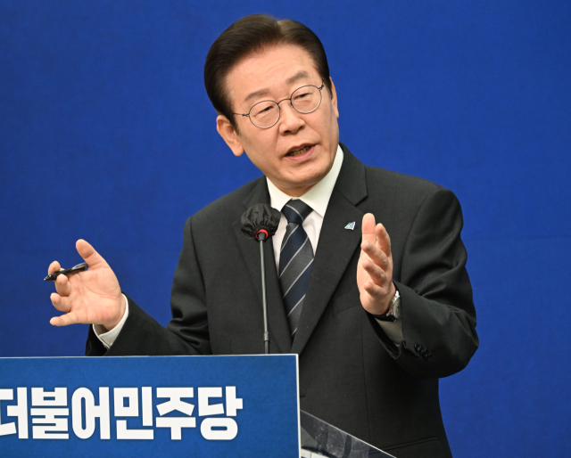 더불어민주당 이재명 대표가 21일 오전 국회 당대표 회의실에서 특별 기자회견을 하고 있다. 연합뉴스