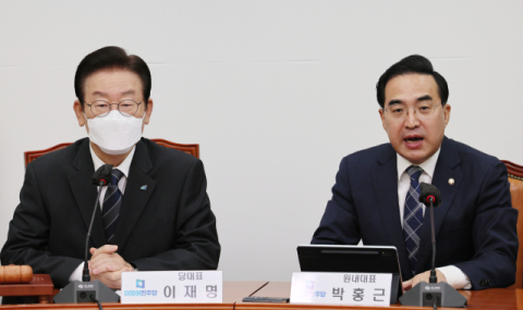 더불어민주당 박홍근 원내대표가 21일 국회에서 열린 최고위원회의에서 발언하고 있다. 연합뉴스