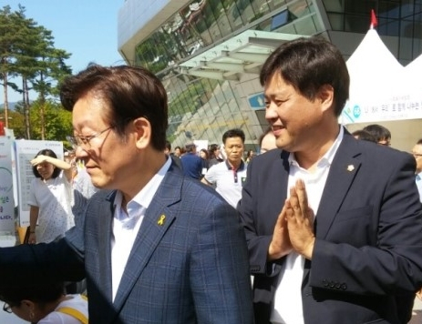 이재명, 김용. 김용 민주연구원 부원장 블로그