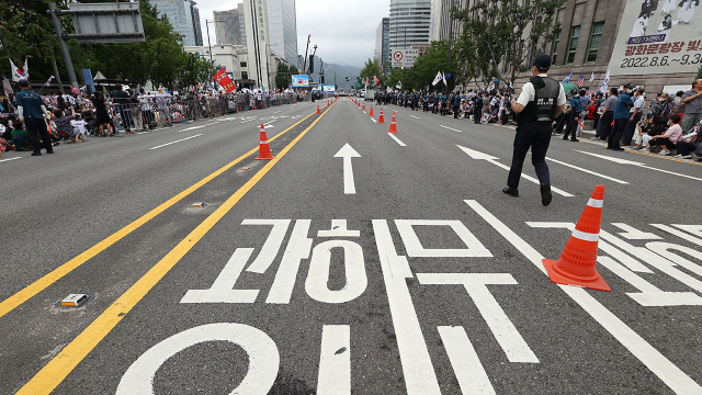 광복절 대규모 집회로 통제된 세종대로. 연합뉴스