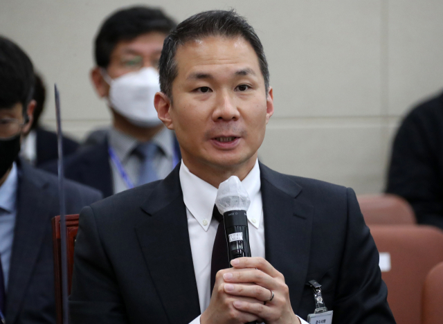 김경훈 구글코리아 사장이 21일 서울 여의도 국회 과학기술정보방송통신위원회의 방송통신위윈회 종합감사에 출석해 의원들의 질문에 답변하고 있다. 연합뉴스