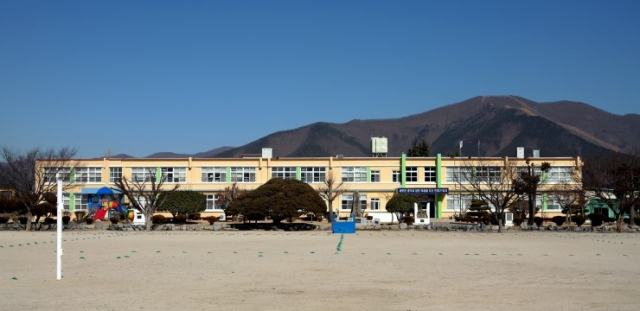 옥산초등학교 전경. 옥산초교 제공