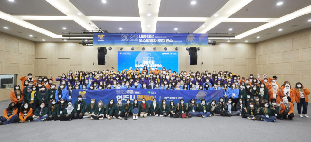 세종학당 우수학습자들이 세계풍기인삼엑스포장을 팸투어 했다. 영주시 제공