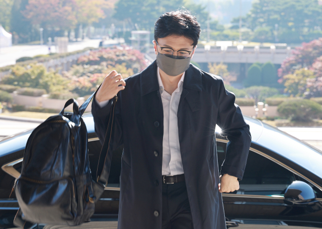한동훈 법무부 장관이 20일 오전 정부과천청사 법무부로 출근하고 있다. 연합뉴스
