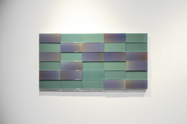 최상흠, untitled, multi-layered resin casting blocks, 90x210x25mmx30ea, 2022.