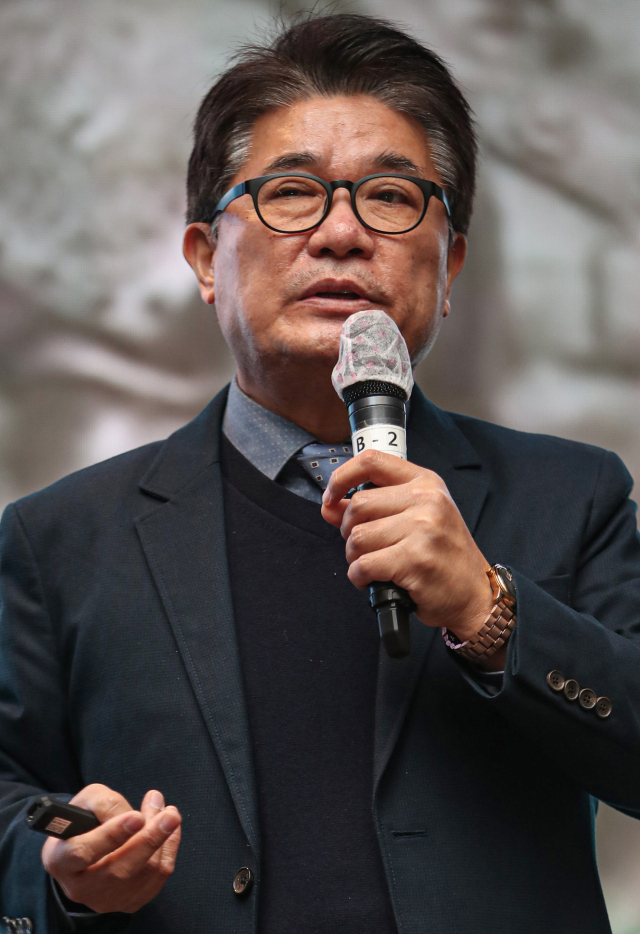 김용삼 펜앤마이크 대기자가 24일 오후 대구 수성구 그랜드호텔에서 열린 매일 탑 리더스 아카데미에서