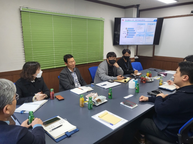구미시, 방위사업청 방산기업원스톱지원센터, 구미국방벤처센터 관계자들이 구미산단 내 ㈜에스엘테크에서 