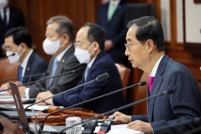 한덕수 국무총리가 25일 오전 정부서울청사에서 열린 제47회 국무회의를 주재하고 있다. 연합뉴스