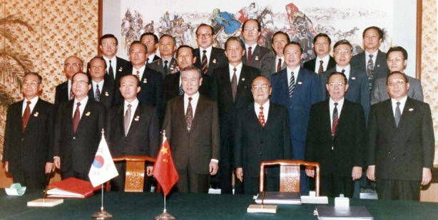 1992년 9월28일 노태우 대통령 중국국빈방문시 양국정상회담 기념사진 (정해창 제공)