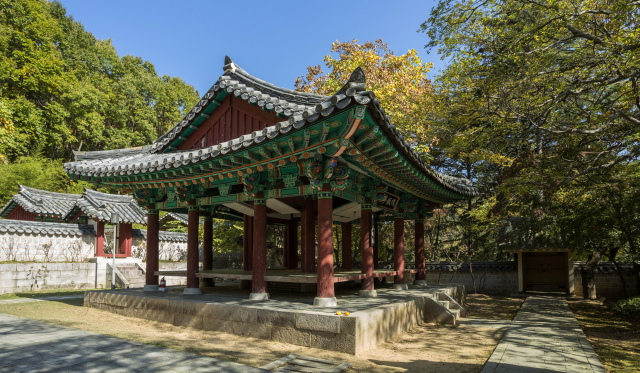 길재의 충절과 유덕을 추모하기 위하여 세운 채미정