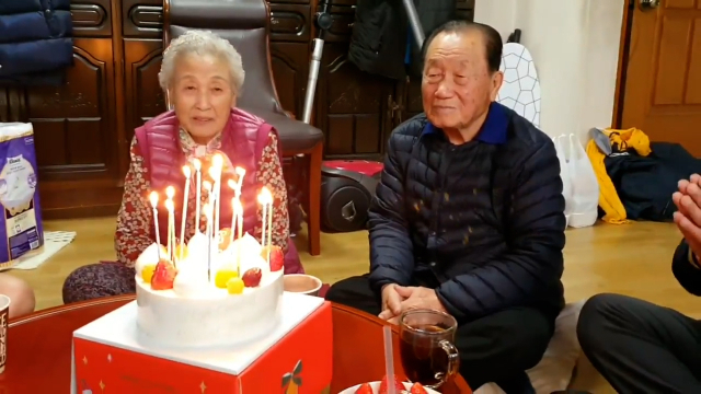 박윤애 씨의 시어머니 고 정순태(사진 왼쪽) 씨의 90번째 생신 때의 모습. 가족 제공.