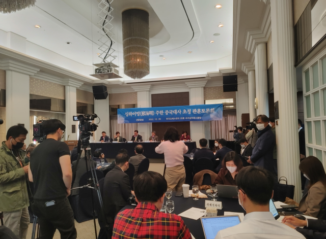 싱하이밍 주한 중국대사가 26일 관훈토론에 참석, 패널의 질문에 답변하고 있다. 송신용 기자 ssytk06@imaeil.com