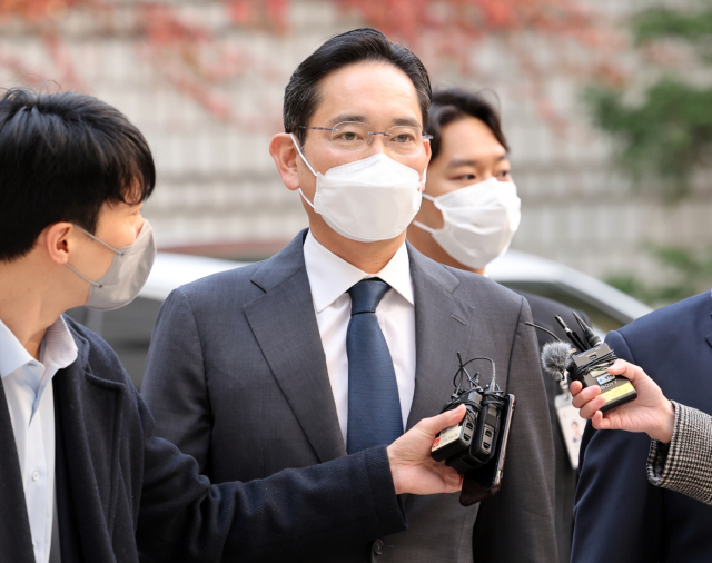 이재용 삼성전자 부회장이 27일 오전 서울중앙지법에서 열린 