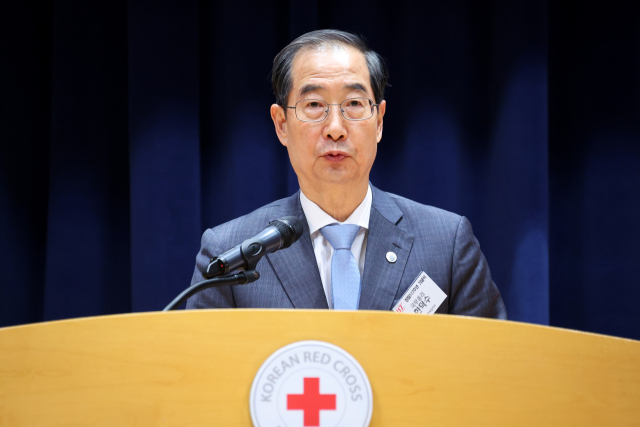 한덕수 국무총리가 27일 서울 중구 우리은행 본점에서 열린 대한적십자사 117주년 기념식에 참석해 축사하고 있다. 연합뉴스