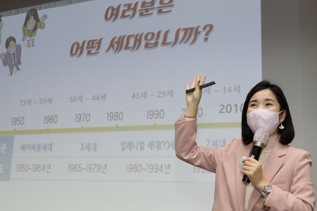 구미대학교 강당에서 교원들을 대상으로 열린 교수법 특강에서 박지아 한국감성소통연구소 대표가 