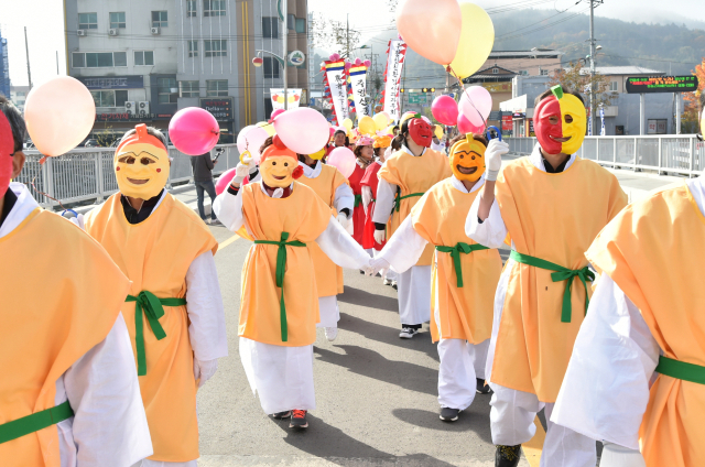 청송사과축제 사과 퍼레이드 모습. 청송군 제공