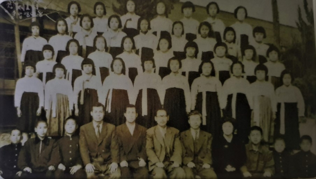 건천초교 1회 졸업생 사진. 건천초 총동창회 제공
