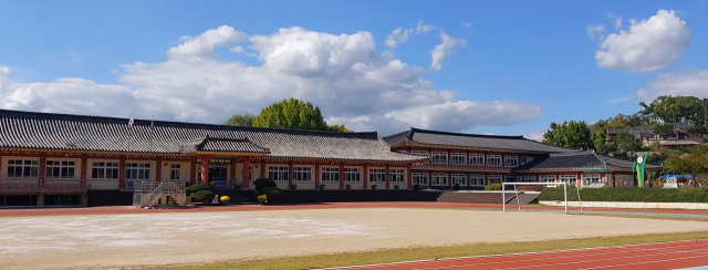 양동초등학교 전경. 박진홍기자