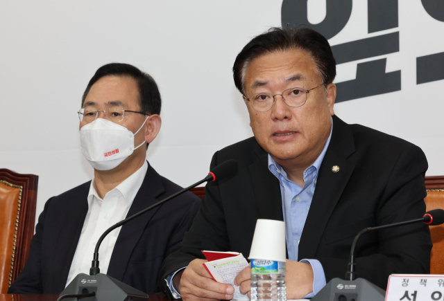 국민의힘 정진석 비상대책위원장이 30일 오전 서울 여의도 국회에서 열린 이태원 사고 관련 긴급 비상대책위원회의에서 발언하고 있다. 연합뉴스