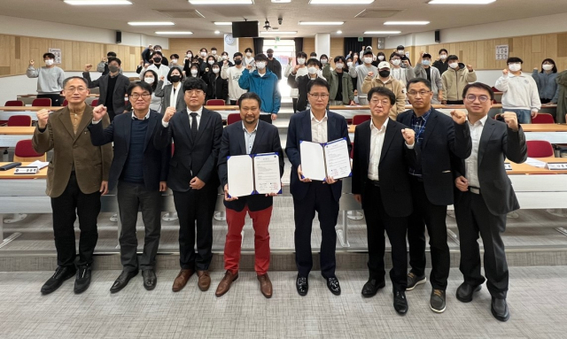 국립안동대학교(총장 권순태)는 (주)포스코플랜텍(대표이사 김복태)과 지난 28일 오전 11시 안동대 취업창업 별관 세미나에서 업무협약을 체결했다. 안동대 제공