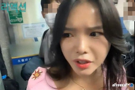 BJ 꽉꽉이 지난달 29일 밤 라이브 방송에서 이태원 파출소를 방문해 사고 위험성을 알리고 있다. 아프리카TV