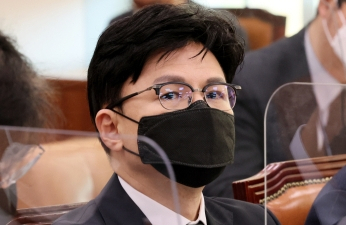 한동훈 법무부 장관이 2일 오전 국회에서 열린 법제사법위원회 전체회의에 출석해 있다. 연합뉴스