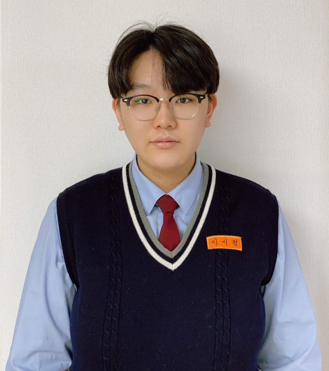 산문 고등부 장원 이서령 학생.