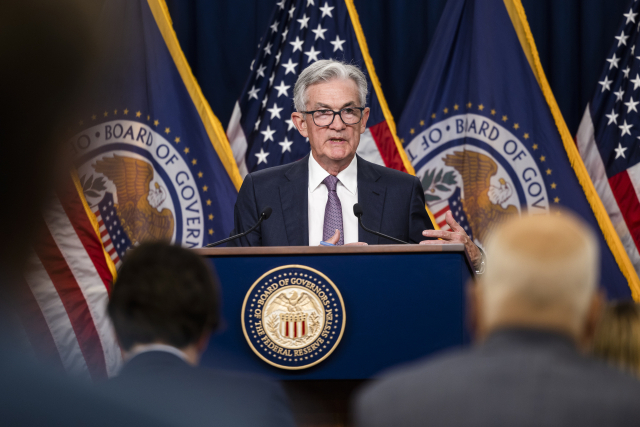 제롬 파월 미국 연방준비제도(Fed·연준) 의장이 21일(현지시간) 연방공개시장위원회(FOMC) 정례회의에서 기준금리 0.75%포인트 인상을 결정한 뒤 기자회견을 하고 있다. 연합뉴스