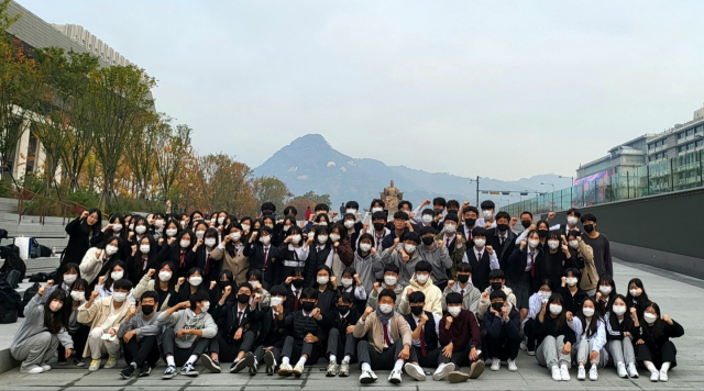 지난달 31일 CAMSA 프로그램에 참여한 계성고 2학년 학생 100명은 자신이 관심 있는 분야의 교수나 전문가를 직접 섭외해 인터뷰를 진행하기 위해 서울을 방문했다. 계성고 제공