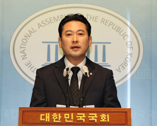국민의힘 장동혁 원내대변인이 6일 국회 소통관에서 현안 브리핑을 하고 있다. 연합뉴스