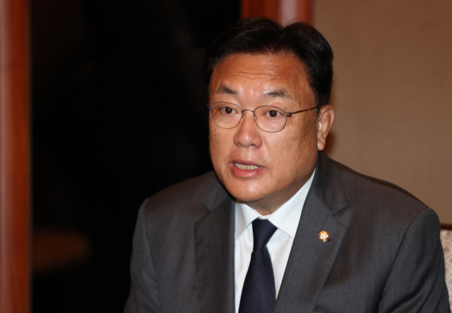 정진석 한일의원연맹 회장이 3일 오전 서울 중구 롯데호텔에서 기자회견을 하고 있다. 한일의원연맹과 일한의원연맹은 이날 합동총회를 연다. 연합뉴스