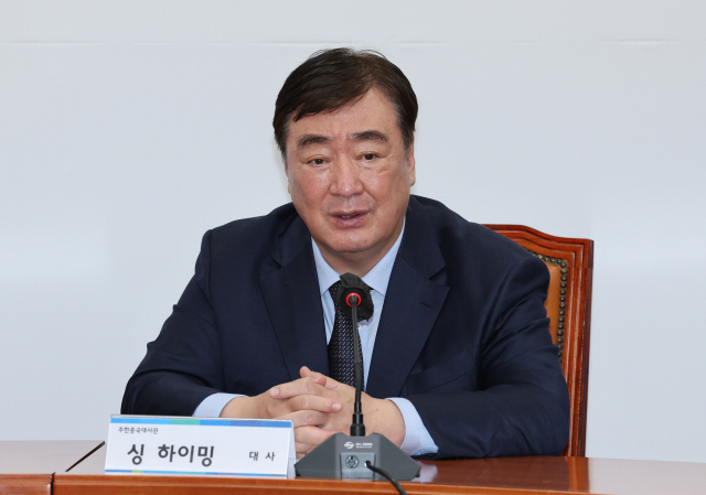 7일 국회 더불어민주당 대표실을 예방한 싱하이밍 주한중국대사가 인사말을 하고 있다. 연합뉴스