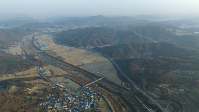 23일 경북 의성군 비안면 상공에서 바라본 통합신공항 부지 모습. 매일신문 DB.