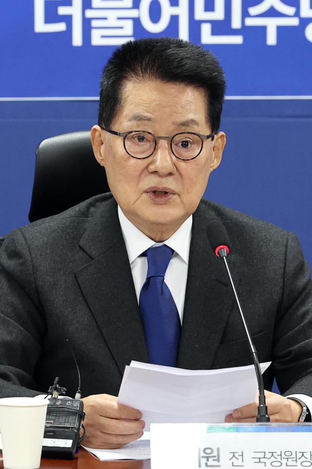 박지원 전 국정원장이 27일 오전 국회 의원회관에서 더불어민주당 윤석열정권정치탄압대책위원회 주최로 열린 서해 공무원 피격 사건 및 흉악범죄자 추방 사건 관련 기자회견에서 발언하고 있다. 연합뉴스