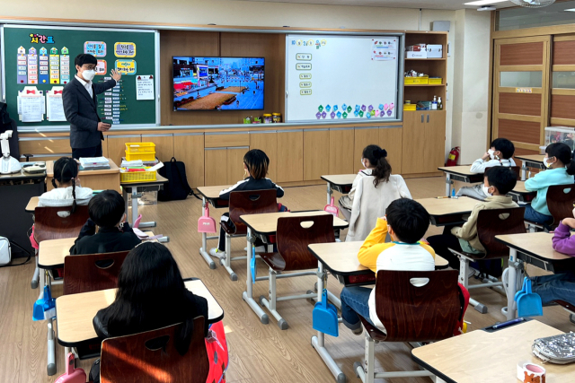 한국교통안전공단(이사장 권용복·이하 교통안전공단)은 지난달 31일부터 이달 2일까지 위례선 도시철도 건설사업 부지 인근 위례별초등학교에서 