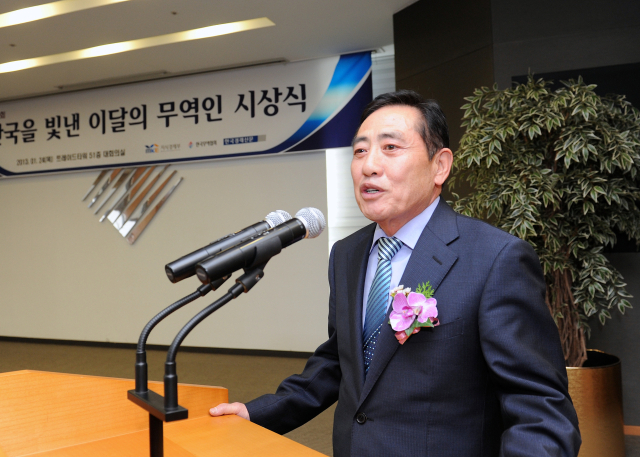 한상웅 한신특수가공 대표는 기술 개발, 수출 증대 등 그동안 섬유업계에 기여한 공로를 인정받아 2022
