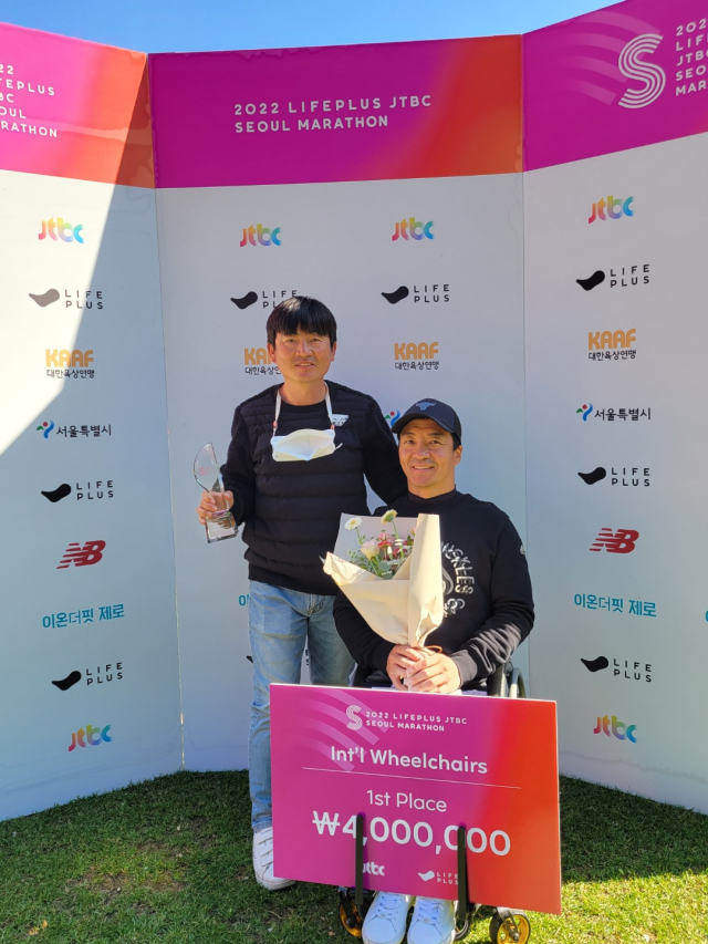 6일 2022 LIFEPLUS JTBC 서울 마라톤 대회 휠체어 마라톤 부문에서 우승을 차지한 유병훈(경북장애인육상실업팀). 경북장애인체육회 제공
