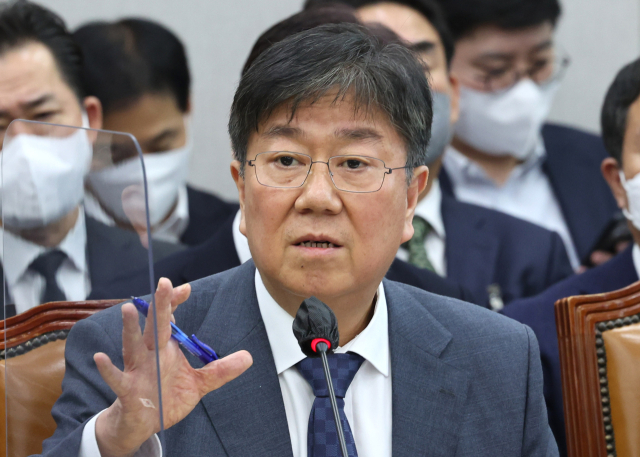김대기 대통령 비서실장이 8일 오전 국회 운영위원회에서 열린 대통령비서실·국가안보실·대통령 경호처에 대한 국정감사에서 의원질의에 답변하고 있다. 연합뉴스